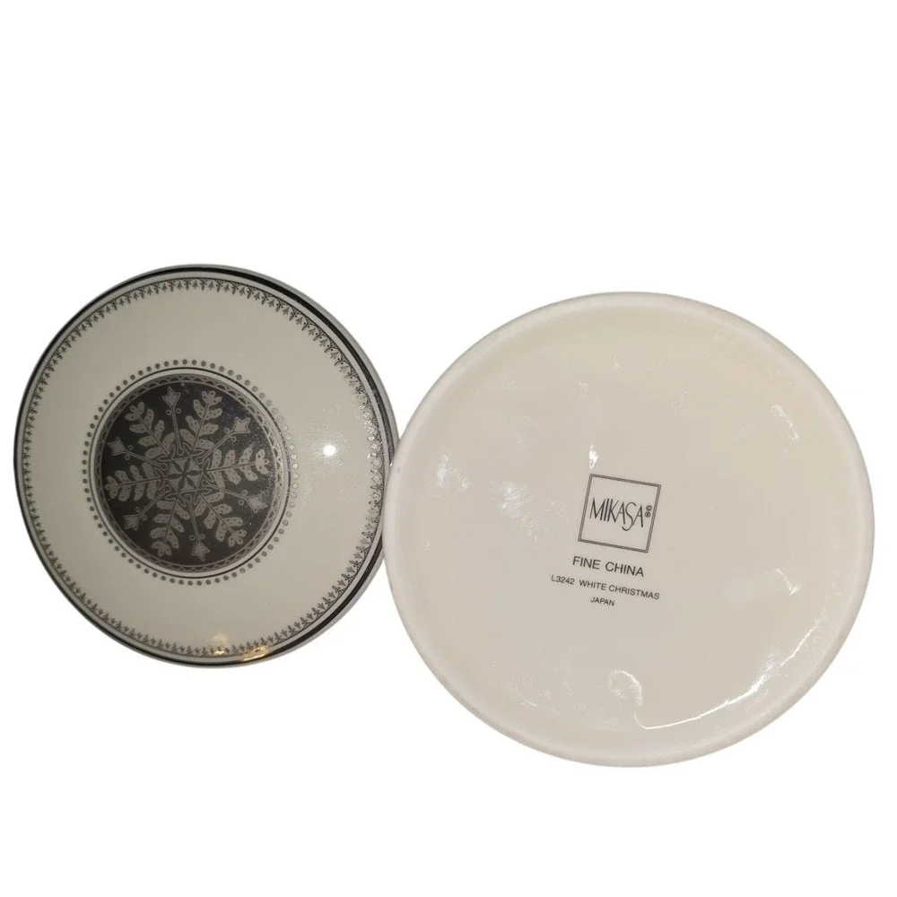 Mikasa L3242‎ White Christmas Fine China Covered Bowl Snowflake